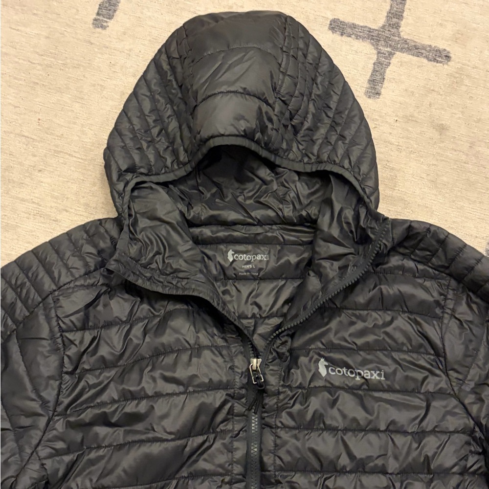 Cotopaxi Men's Capa Insulated Hooded Jacket in charcoal - Picture 3 of 10
